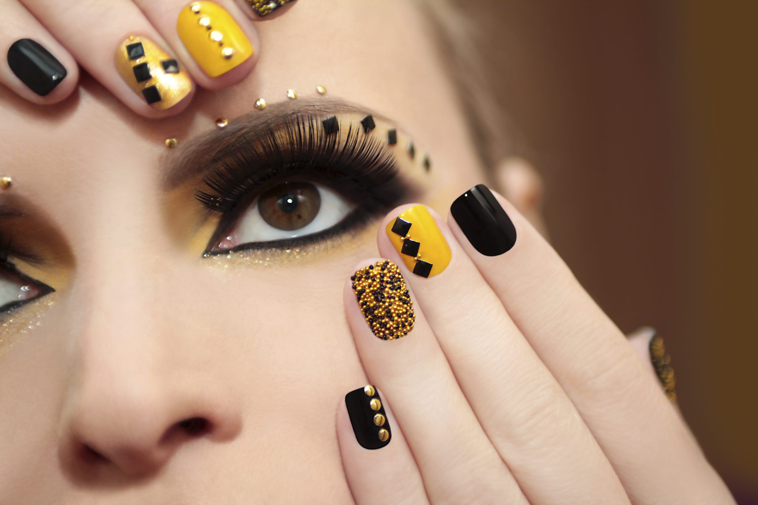 Taller de maquillaje y uñas en academia Eva Pavón