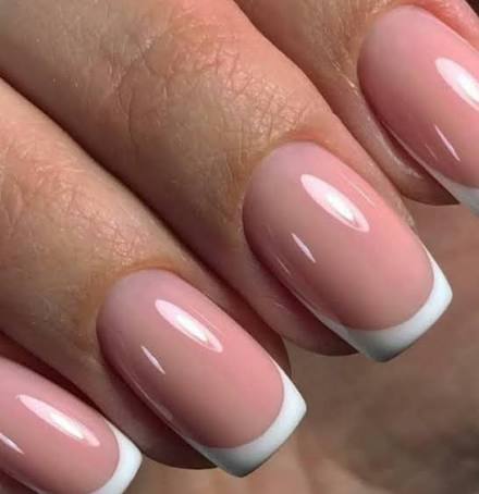 Manicura francesa impecable y manicura rusa con torno
